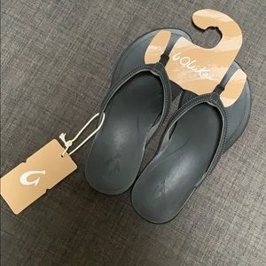 NWT Olukai Ho’Opio black sandals